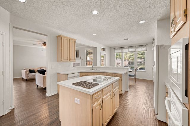 417 Shade Tree Circle, Hurst, TX 76054