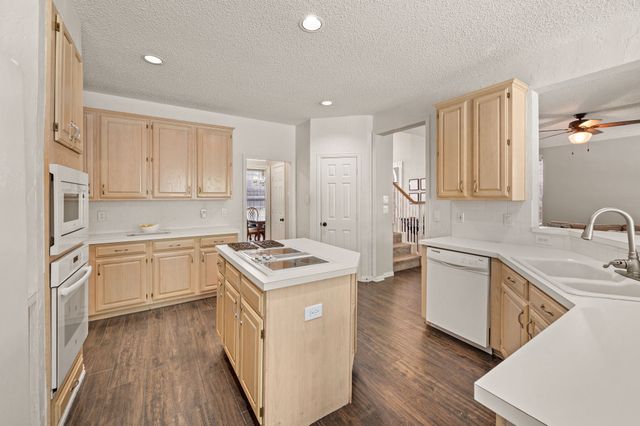 417 Shade Tree Circle, Hurst, TX 76054