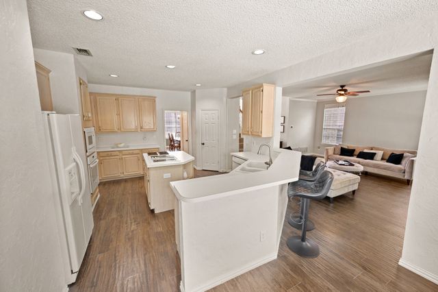 417 Shade Tree Circle, Hurst, TX 76054