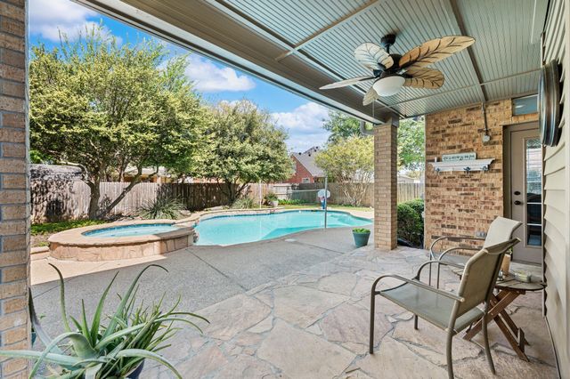 417 Shade Tree Circle, Hurst, TX 76054