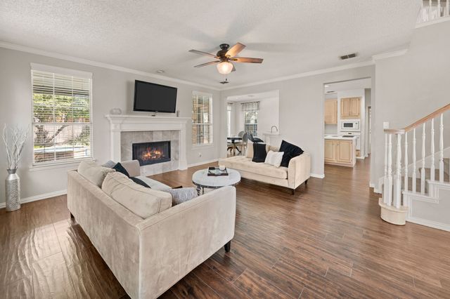 417 Shade Tree Circle, Hurst, TX 76054