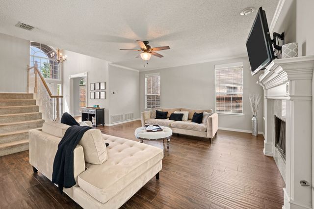 417 Shade Tree Circle, Hurst, TX 76054