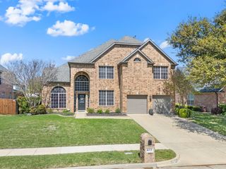 417 Shade Tree Circle, Hurst, TX 76054