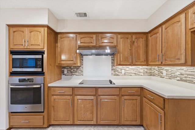 2 Rambling Wood Court, The Woodlands, TX 77380