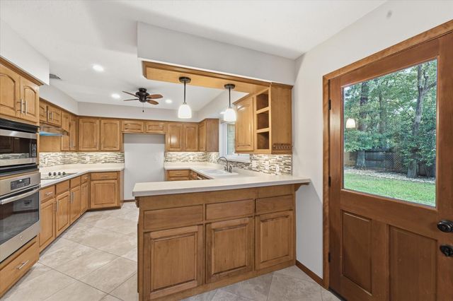 2 Rambling Wood Court, The Woodlands, TX 77380