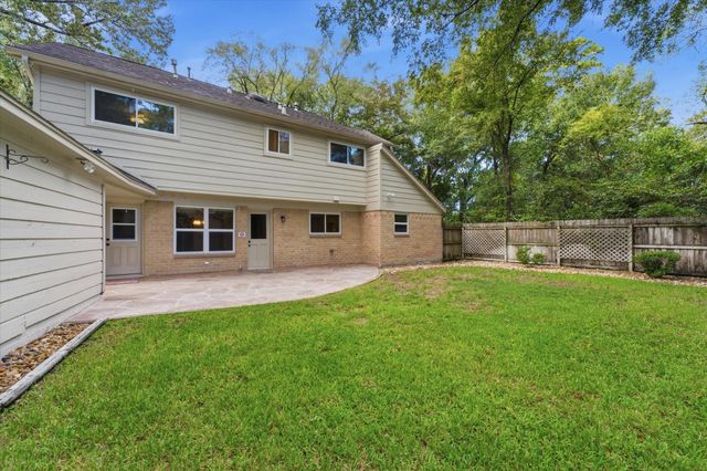 2 Rambling Wood Court, The Woodlands, TX 77380