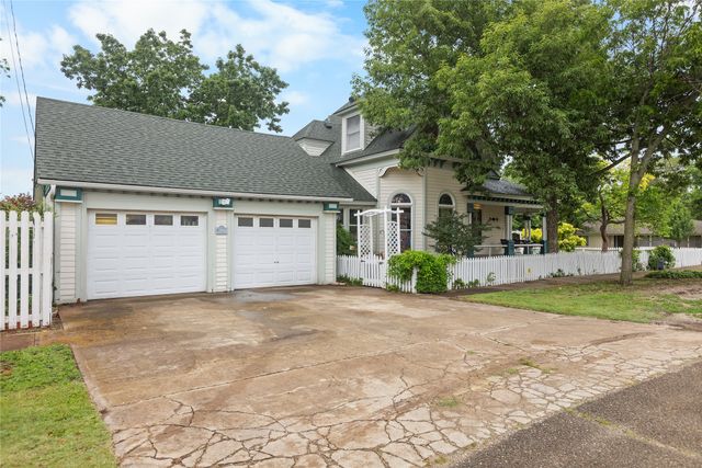 303 W Market Street, Honey Grove, TX 75446