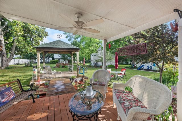 303 W Market Street, Honey Grove, TX 75446
