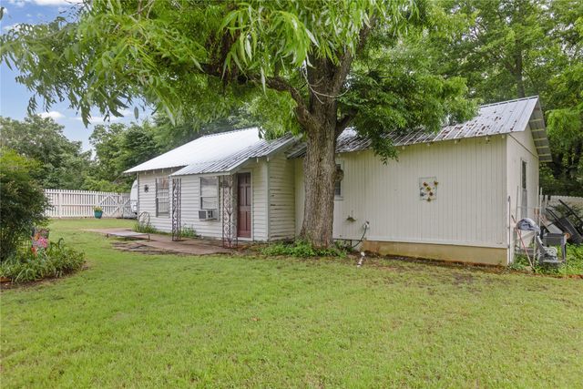 303 W Market Street, Honey Grove, TX 75446
