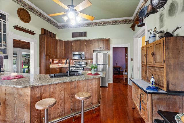 303 W Market Street, Honey Grove, TX 75446