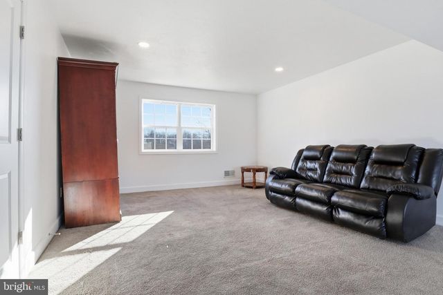 1486 NEW CHESTER RD, New Oxford, PA 17350