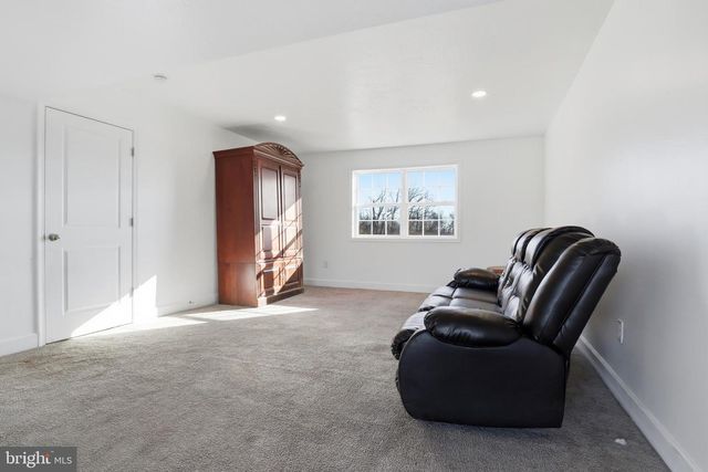 1486 NEW CHESTER RD, New Oxford, PA 17350