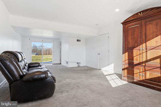 1486 NEW CHESTER RD, New Oxford, PA 17350