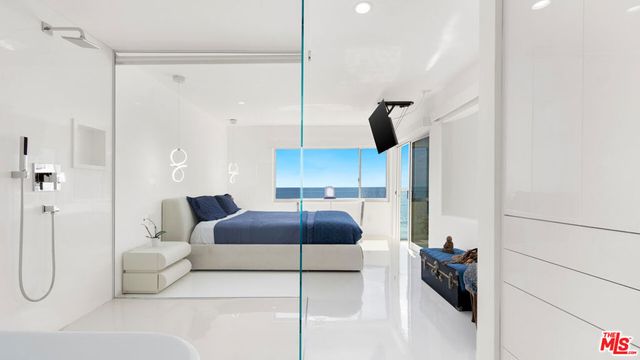 22548 Pacific Coast Highway 203, Malibu, CA 90265