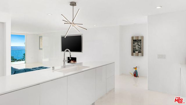 22548 Pacific Coast Highway 203, Malibu, CA 90265