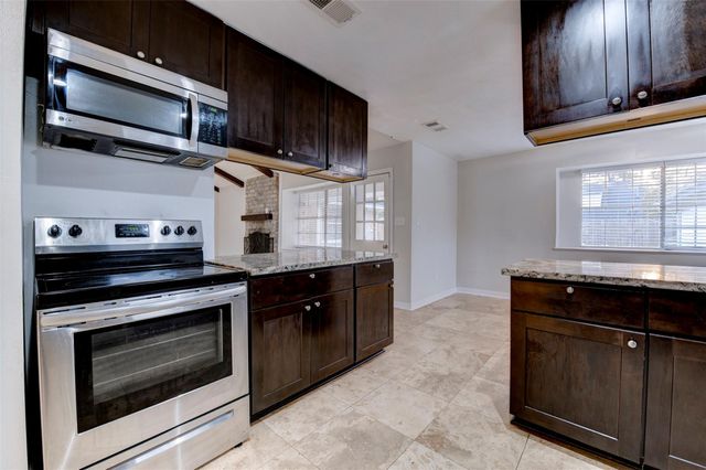 2706 Williamsburg Drive, Dickinson, TX 77539