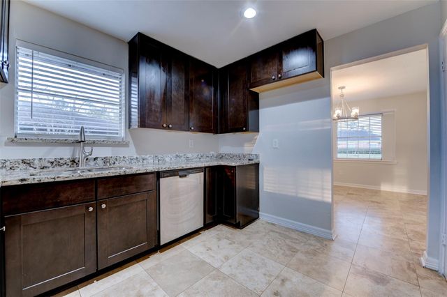 2706 Williamsburg Drive, Dickinson, TX 77539