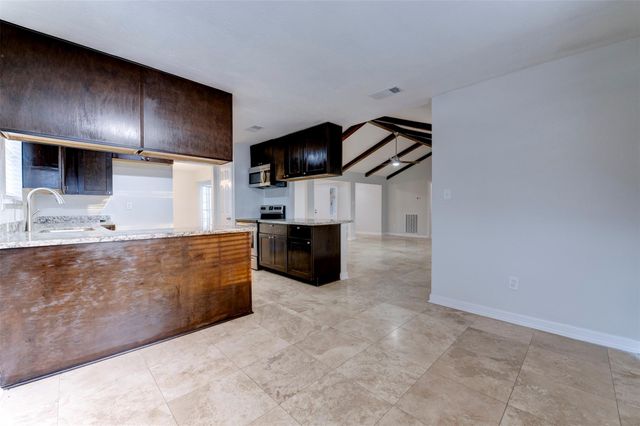 2706 Williamsburg Drive, Dickinson, TX 77539