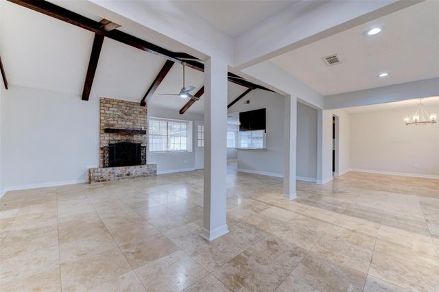 2706 Williamsburg Drive, Dickinson, TX 77539