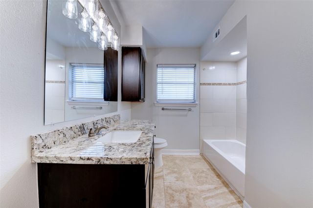 2706 Williamsburg Drive, Dickinson, TX 77539