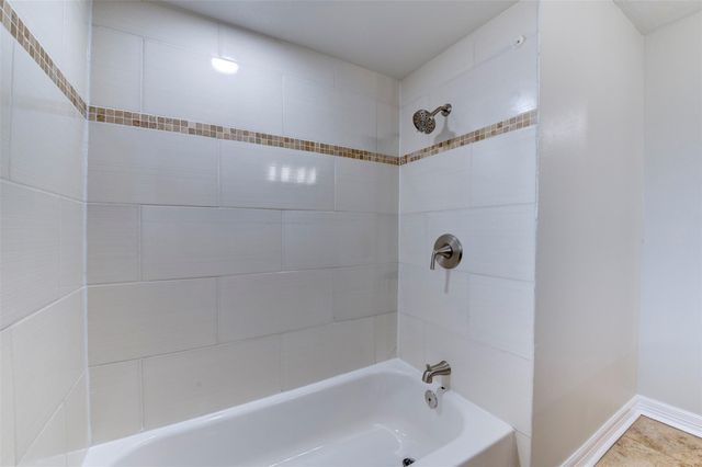 2706 Williamsburg Drive, Dickinson, TX 77539