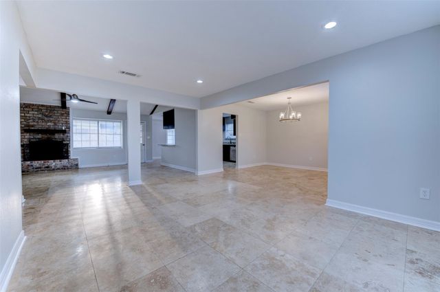 2706 Williamsburg Drive, Dickinson, TX 77539