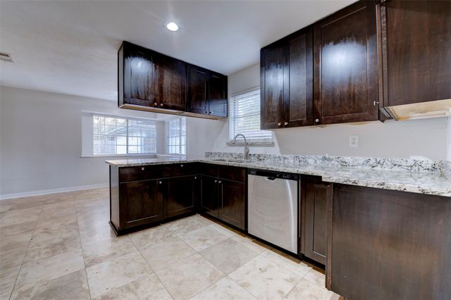 2706 Williamsburg Drive, Dickinson, TX 77539