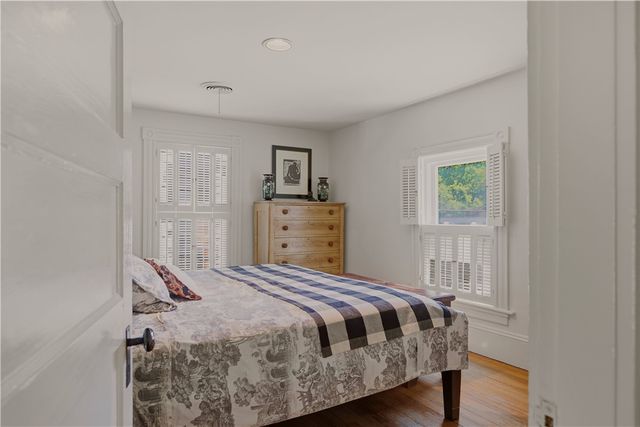 83 Malbone Road, Newport, RI 02840