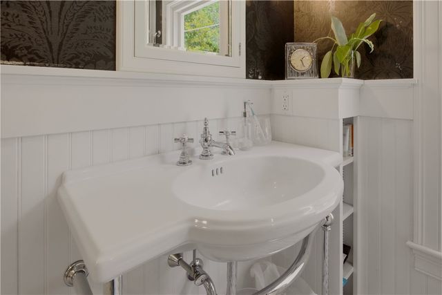 83 Malbone Road, Newport, RI 02840