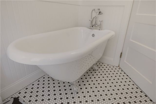 83 Malbone Road, Newport, RI 02840