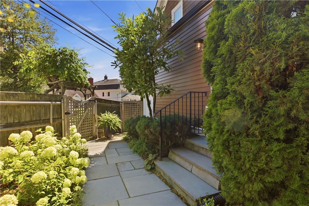 83 Malbone Road, Newport, RI 02840