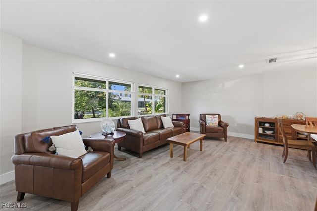 6807 Azalea LN, Fort Myers, FL 33919