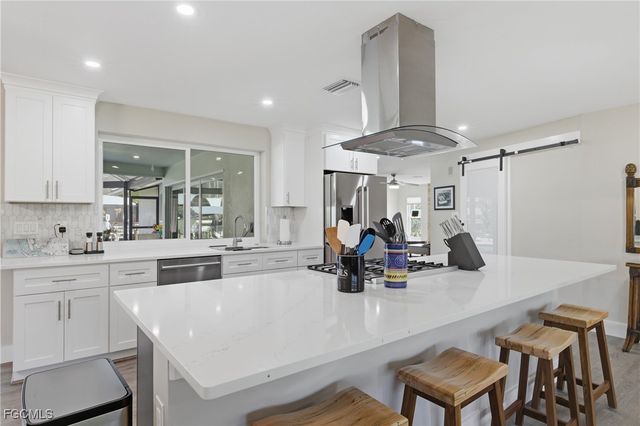 6807 Azalea LN, Fort Myers, FL 33919