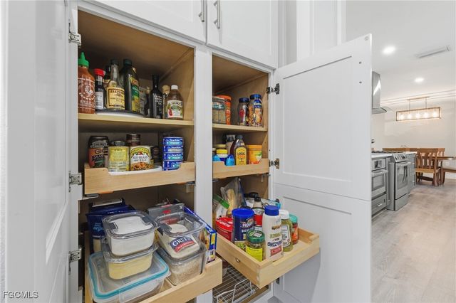 6807 Azalea LN, Fort Myers, FL 33919