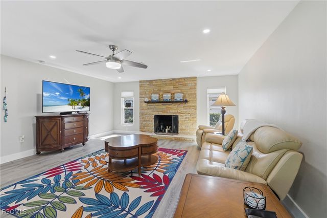 6807 Azalea LN, Fort Myers, FL 33919