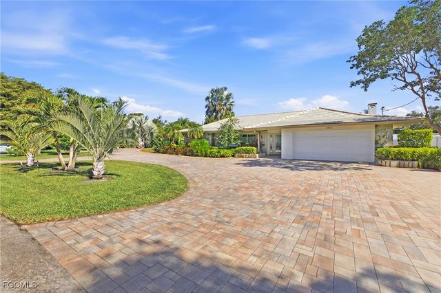 6807 Azalea LN, Fort Myers, FL 33919