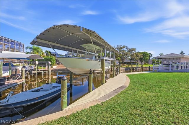 6807 Azalea LN, Fort Myers, FL 33919