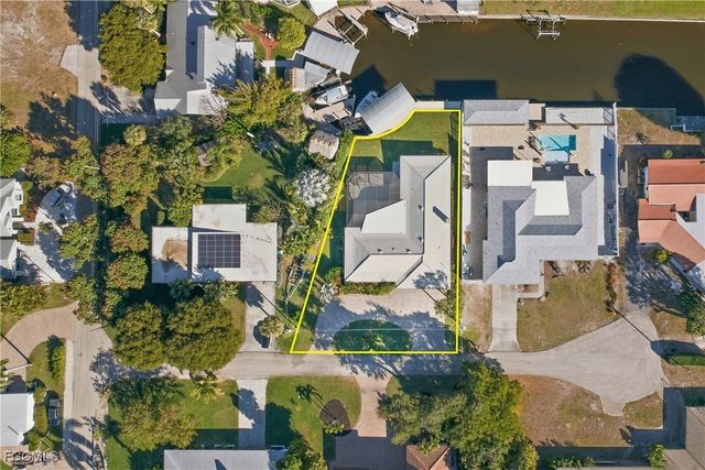 6807 Azalea LN, Fort Myers, FL 33919