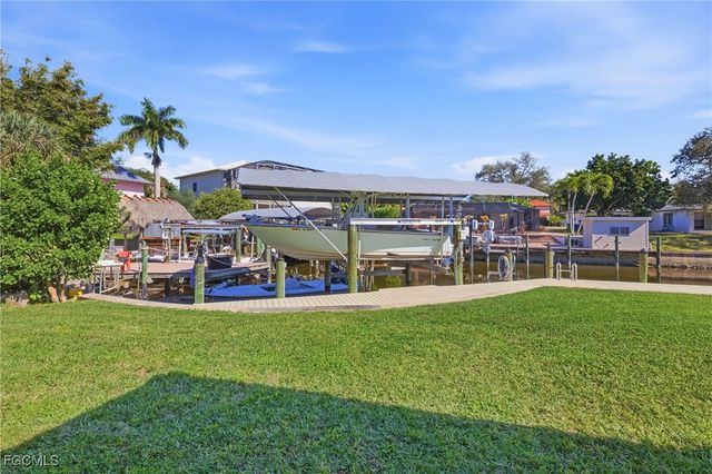 6807 Azalea LN, Fort Myers, FL 33919