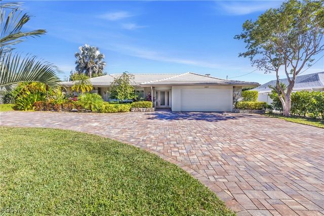 6807 Azalea LN, Fort Myers, FL 33919