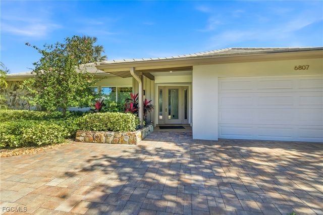 6807 Azalea LN, Fort Myers, FL 33919