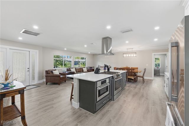 6807 Azalea LN, Fort Myers, FL 33919