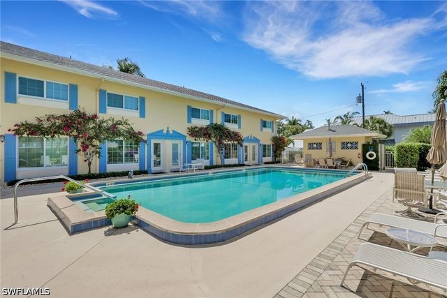 230 3rd AVE S 4, Naples, FL 34102