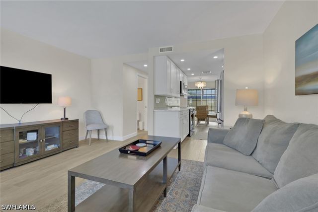 230 3rd AVE S 4, Naples, FL 34102