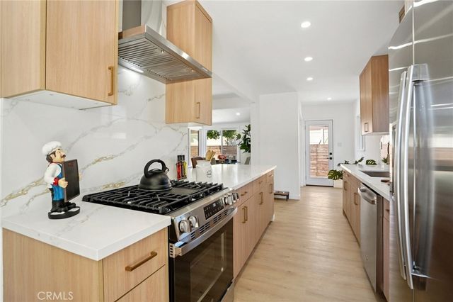 13907 13909 Wyandotte Street, Van Nuys, CA 91405