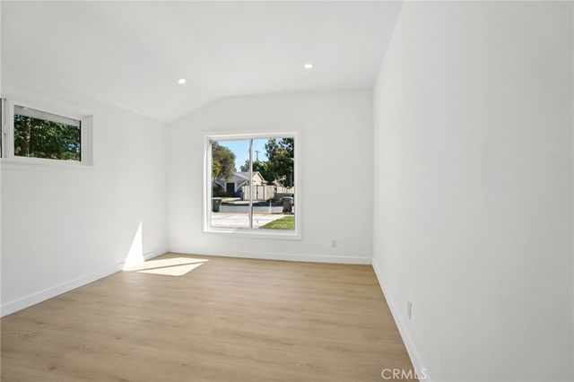 13907 13909 Wyandotte Street, Van Nuys, CA 91405