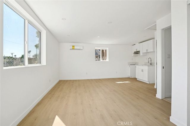 13907 13909 Wyandotte Street, Van Nuys, CA 91405