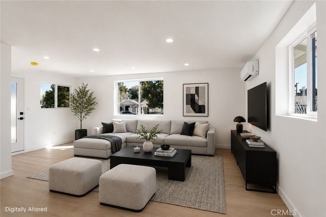 13907 13909 Wyandotte Street, Van Nuys, CA 91405