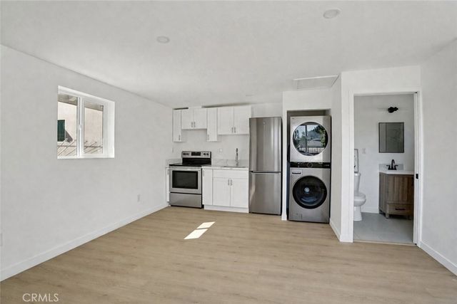 13907 13909 Wyandotte Street, Van Nuys, CA 91405