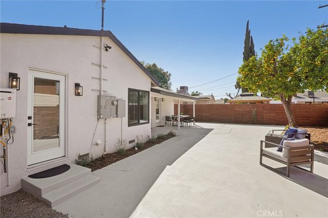 13907 13909 Wyandotte Street, Van Nuys, CA 91405